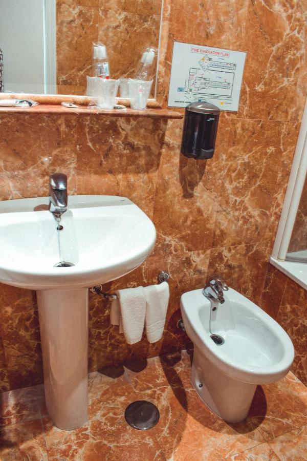 La Morona Hotel โมรอน เด ลา ฟรอนเตรา ภายนอก รูปภาพ
